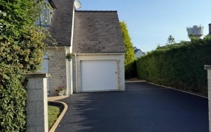 Cour en enrob� � chaud22174