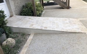 Entr�e de maison / Rampe d'acc�s en pavage7480