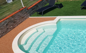 Plage de piscine en Hydrostar et DM Green 8820