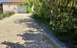 All�e de garage en Alv�ostar9520