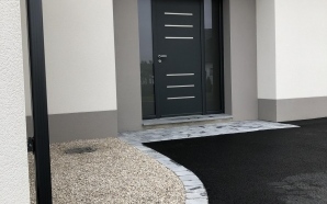 Entr�e de maison en enrob� � chaud et pavage 11442