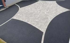 Cour en enrobé à chaud et pavage dallage12670