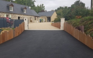 Cour en Alvéostar®, enrobé à chaud, Gravistar®, Hydrostar® et Pavé la couture®13929