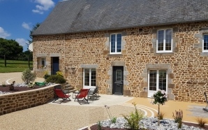 Cour en Alvéostar®, enrobé à chaud, Gravistar® et Pavé la couture®13942