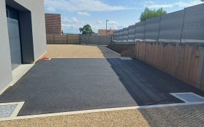 Cour en Alvéostar®, enrobé à chaud, Gravistar® et Pavé la couture®14885