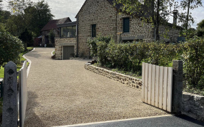 Cour en Alvéostar®, enrobé à chaud, Gravistar®, pavage dallage et Pavé la couture®15699
