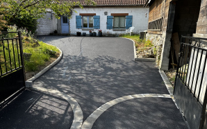 Cour en enrob� � chaud16325