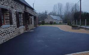 Cour en Alvéostar® et enrobé à chaud16939
