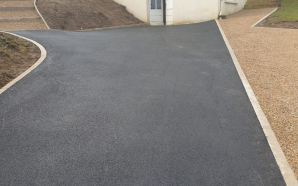 Cour en enrob� � chaud17360