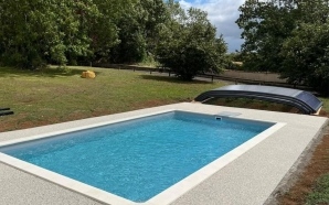 Terrasse en Hydrostar Piscine et Abri 17530