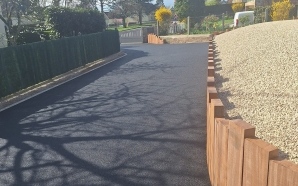 Cour en Alvéostar®, enrobé à chaud et Pavé la couture®17742