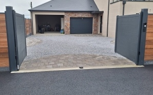 Cour en Alvéostar® et pavage dallage18800