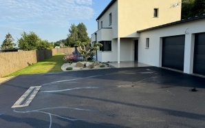 Cour en dallage et enrob� � chaud20797