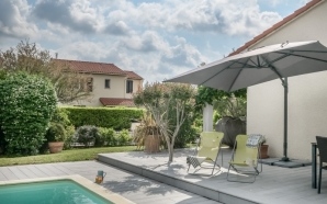 Quel revêtement choisir pour une plage de piscine ?