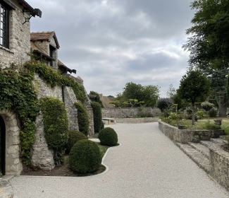 Cour