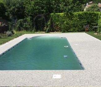 Plage De Piscine En Béton Désactivé Créé Par Vernet à Le
