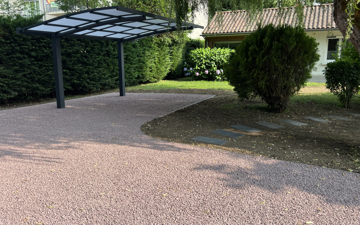 Cour en Alvostar et Pav la couture