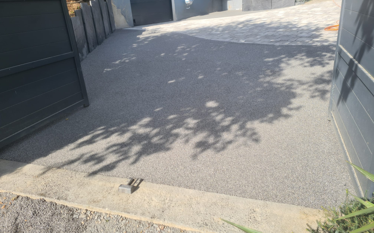 Cour en Hydrostar et pavage dallage