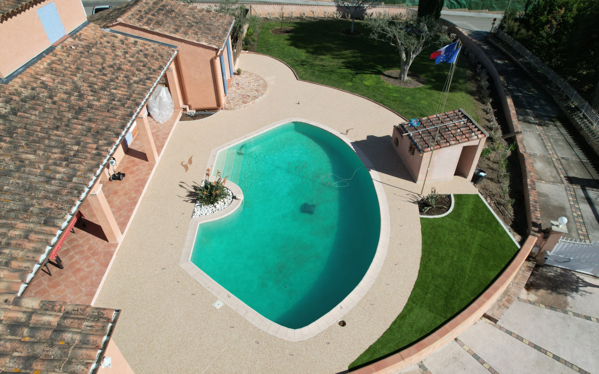 Plage de piscine en Hydrostar