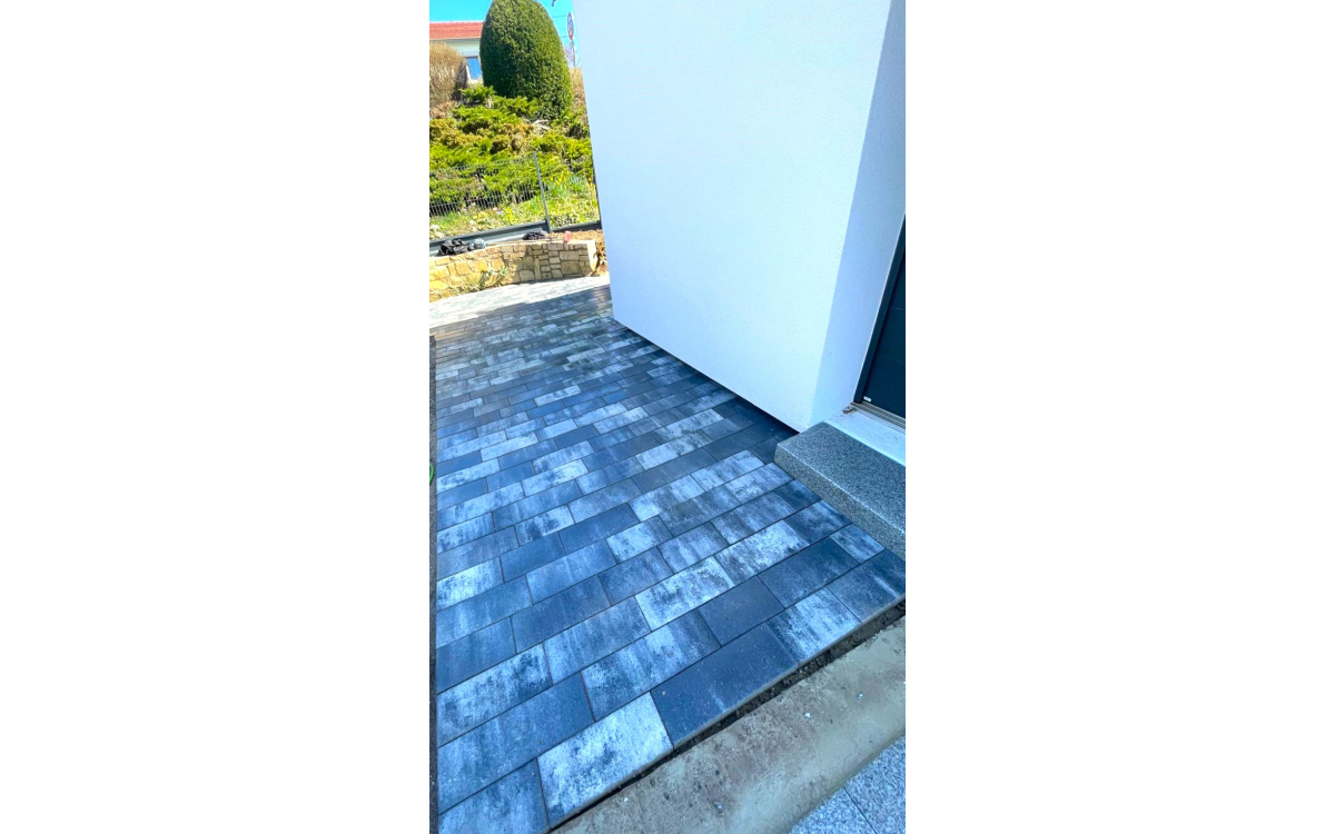 Tour de maison en pavage nuanc�