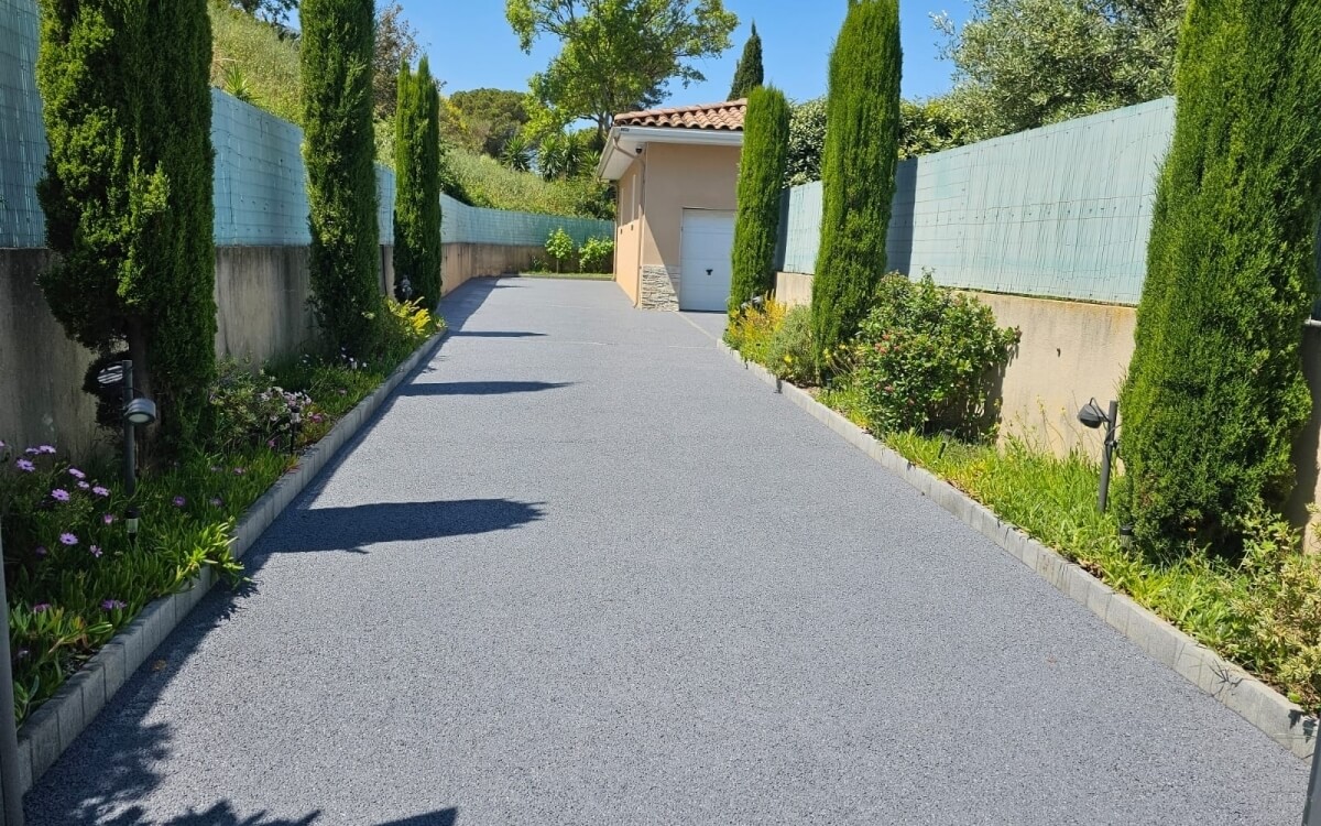 Alle de garage en bton decoratif et Pav la couture