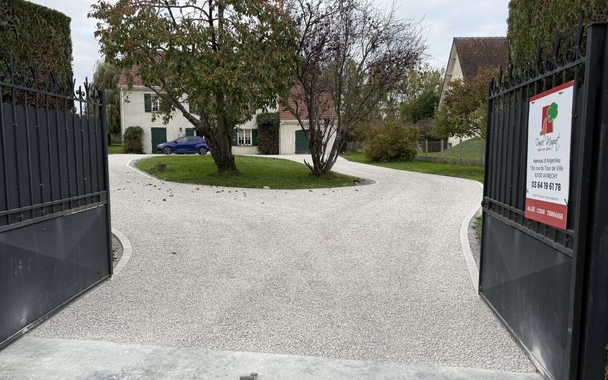 Cour en Alvostar et Pav la couture