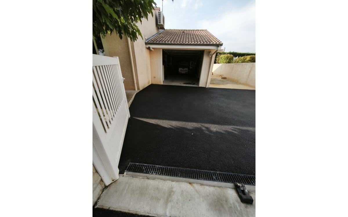Entre de maison en enrob  chaud