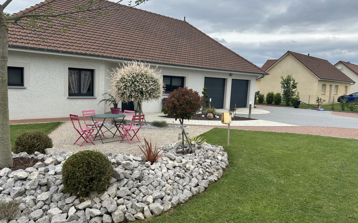 Cour en pavage et Hydrostar�