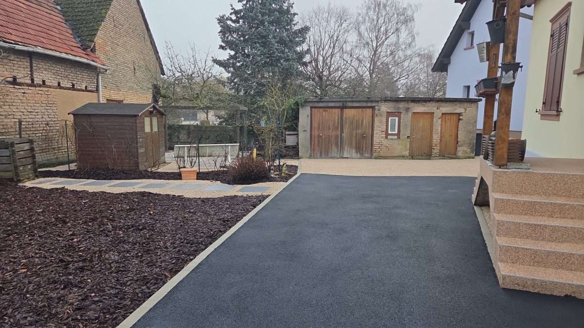 Cour en Alv�ostar et enrob� � chaud