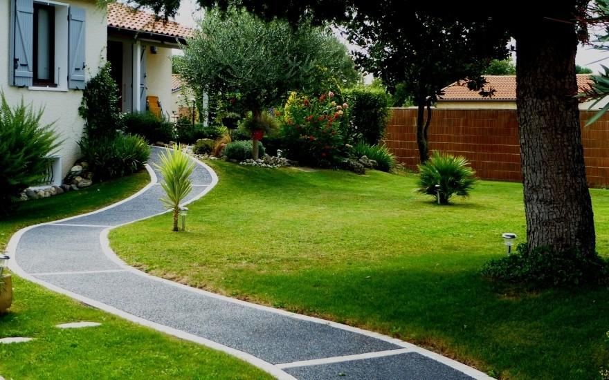 Réalisation Allée de jardin en béton désactivé réalisé par Urdiales ... Réalisation Allée de jardin en béton désactivé réalisé par Urdiales ...