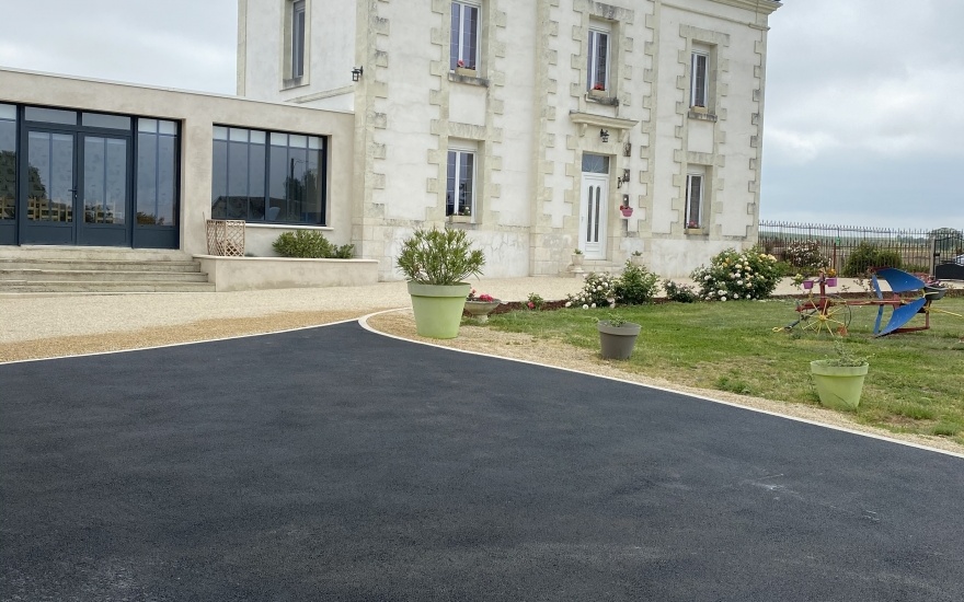 Cour en enrob  chaud