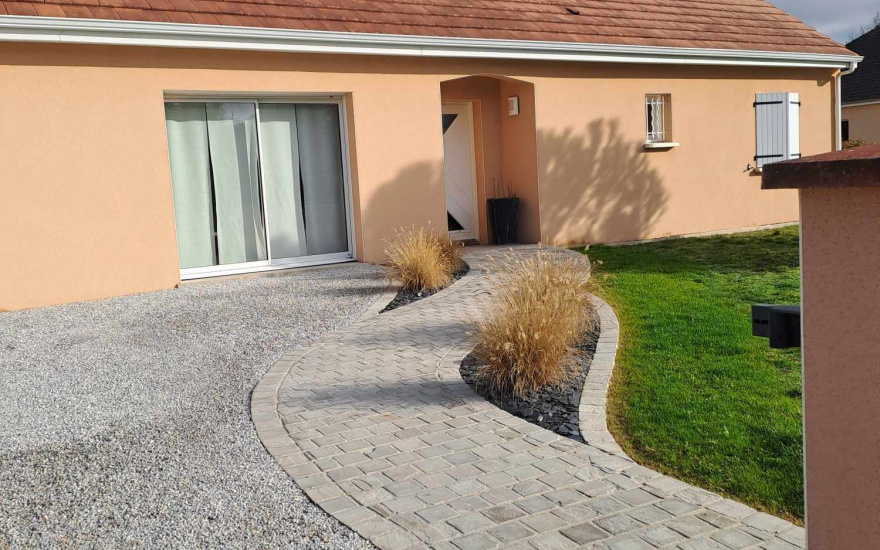 Cour en Gravistar, pavage Grs gris et pavs grs gris