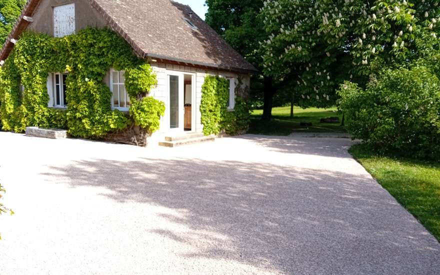 Cour en Alvostar et Gravistar