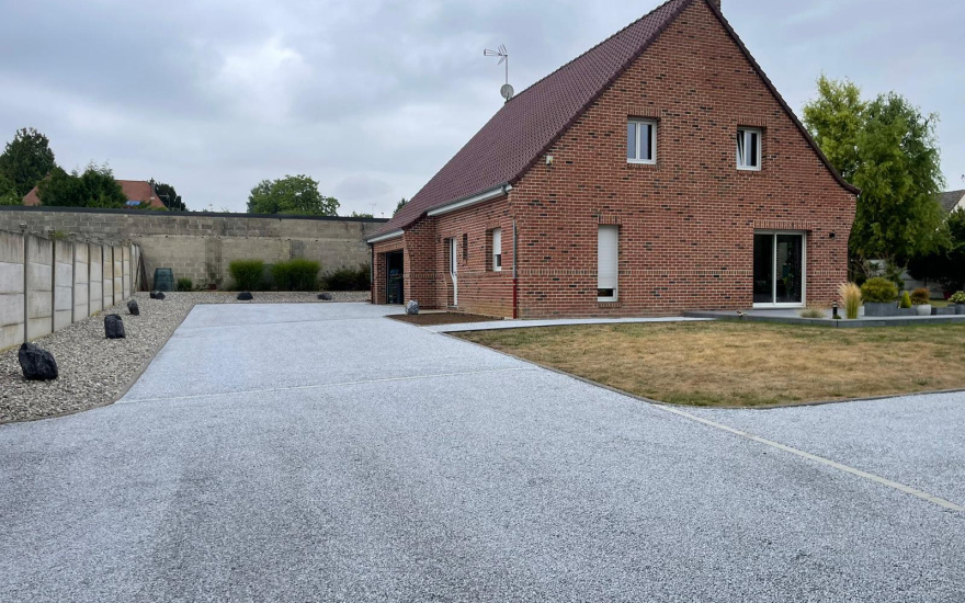 Cour en Alvostar et Gravistar