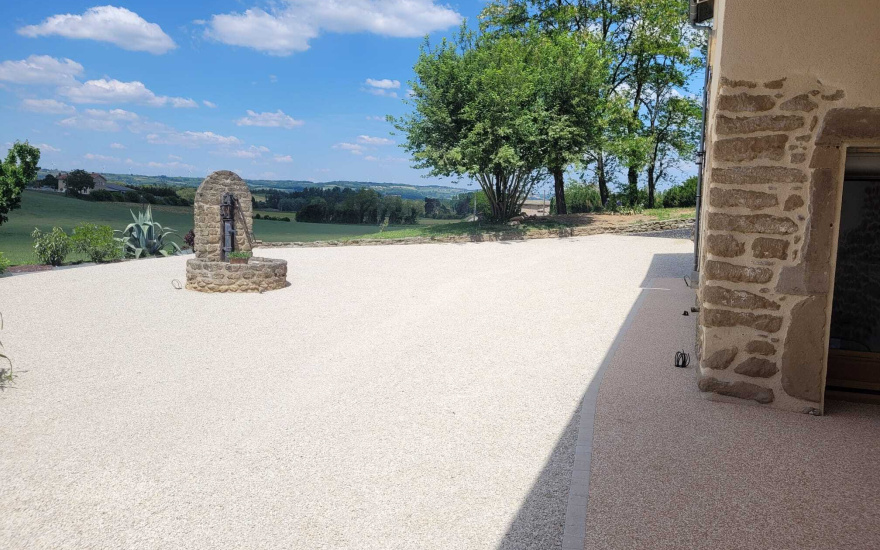 Cour en Alvostar, enrob  chaud, Gravistar, Hydrostar et Pav la couture