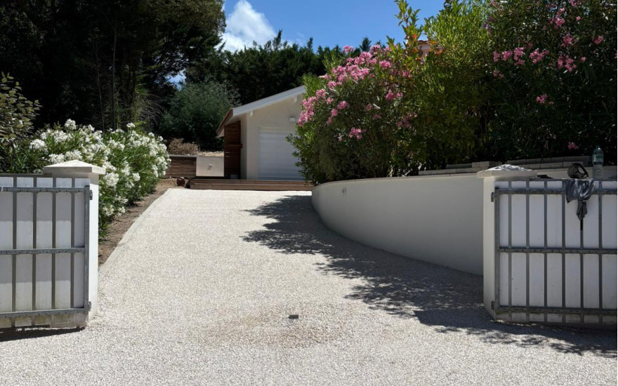 All�e de garage en Alv�ostar�