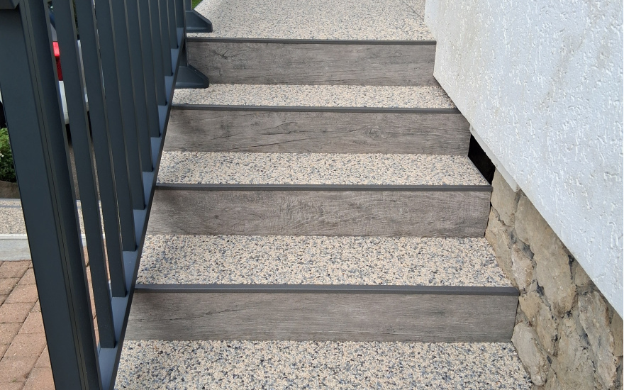 Entrée de maison en grès cérame et Hydrostar®