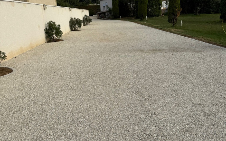 Cour en enrob  chaud, Gravistar et Pav la couture