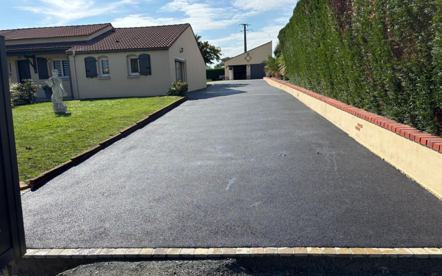 Chemin en enrob� � chaud