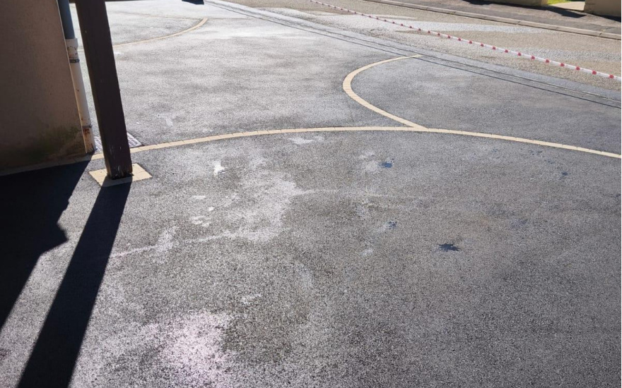 All�e de garage en enrob� � chaud et Pav� la couture�