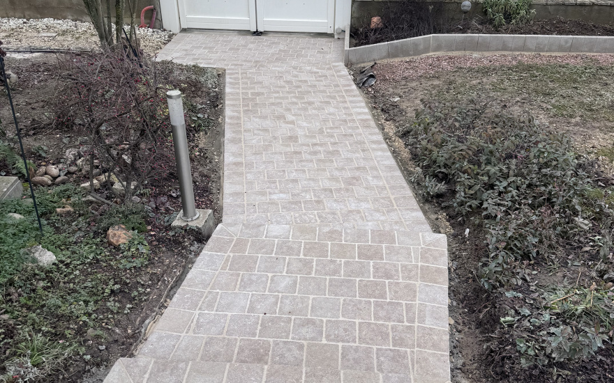 All�e pi�tonne en pierra nature