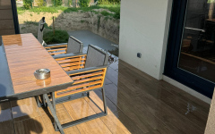 Terrasse en dallage sur plots et gr�s c�rame