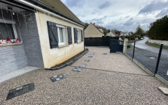 Cour en Alvostar, bordures haute couture et pavage dallage