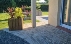 Entr�e de maison en pavage dallage