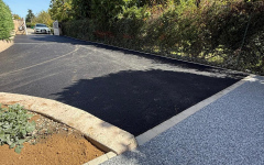 Cour en enrob  chaud et Hydrostar