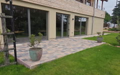 Entr�e de maison en dallage  pavage, enrob� � chaud et Pav� marjolaine