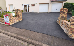 All�e de garage en enrob� noir � chaud