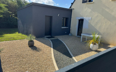 Entr�e de maison en Alv�ostar� Gris anthracite et contour beige