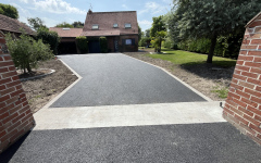 Cour en enrob� � chaud
