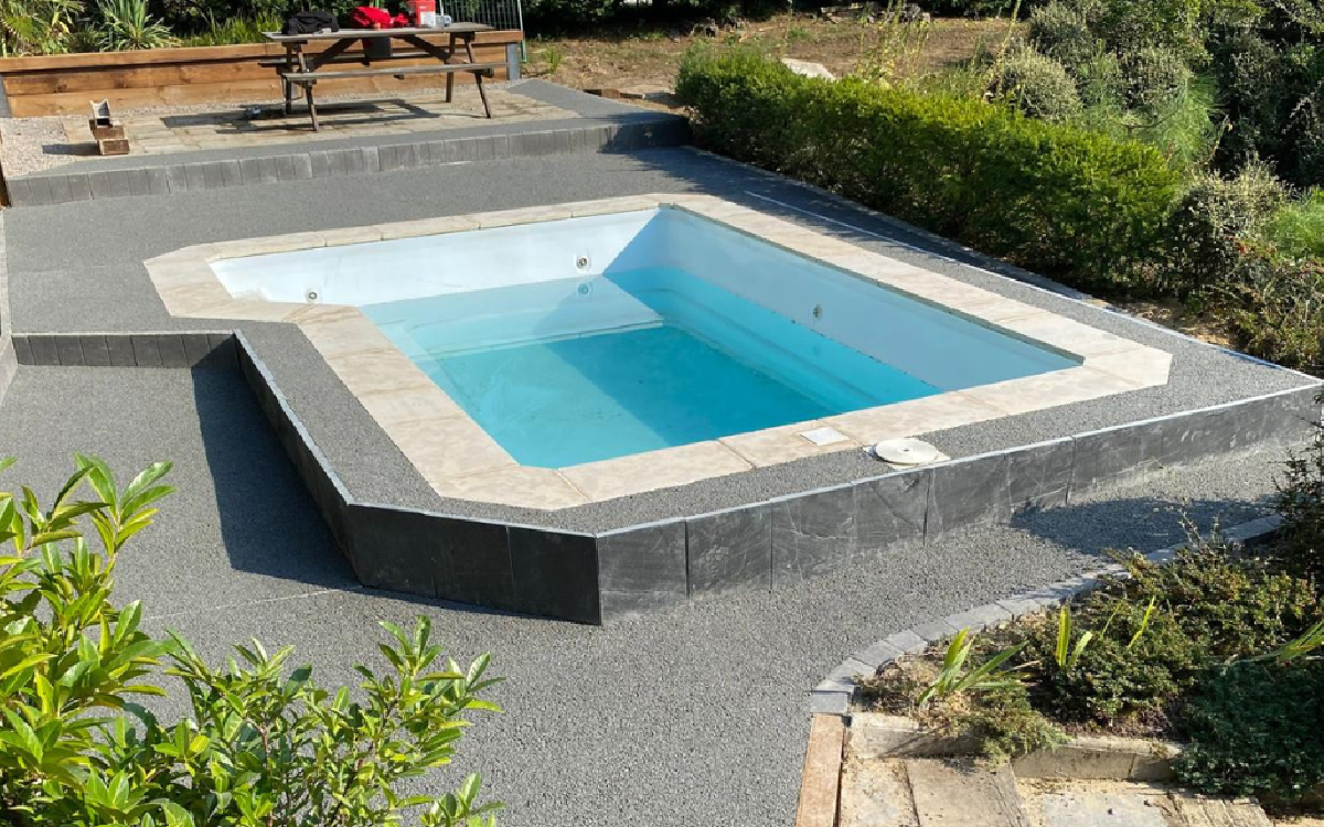 Plage de piscine en bordures haute couture et Min�ralstar �19522